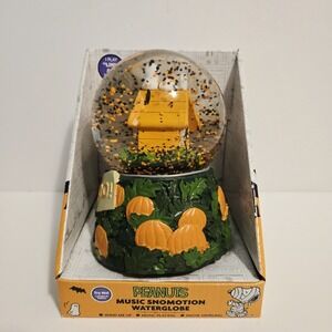 Peanuts Snoopy Dog House Halloween Fall Musical Snowmotion Water Globe NIB